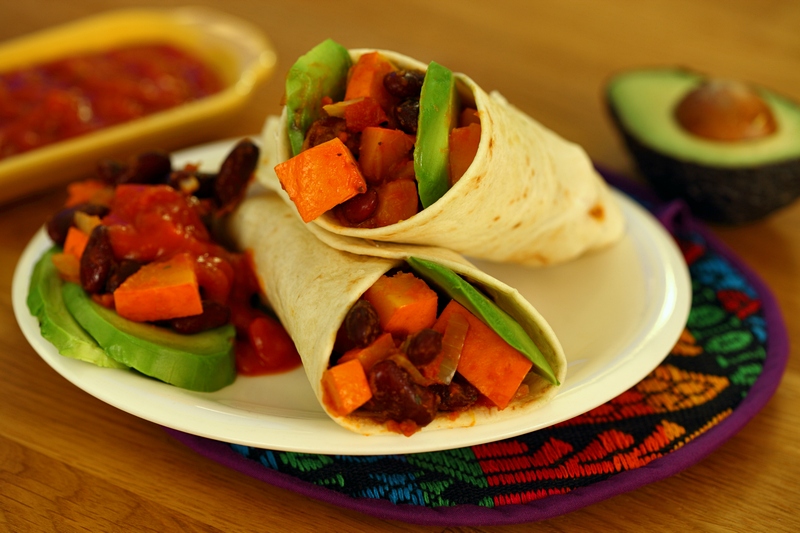Wraps met kidneybonen, pompoen, avocado & salsa
