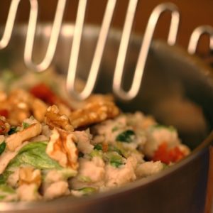 Andijviestamppot met zontomaatjes en walnoten