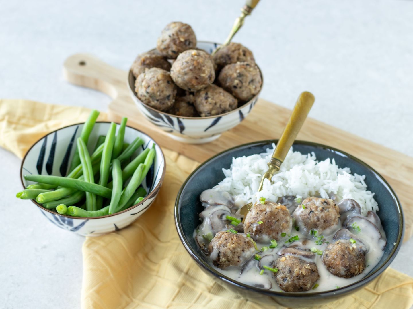 Notengehaktballetjes met champignonsaus