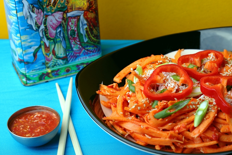 Oosterse zoeteaardappelspaghetti