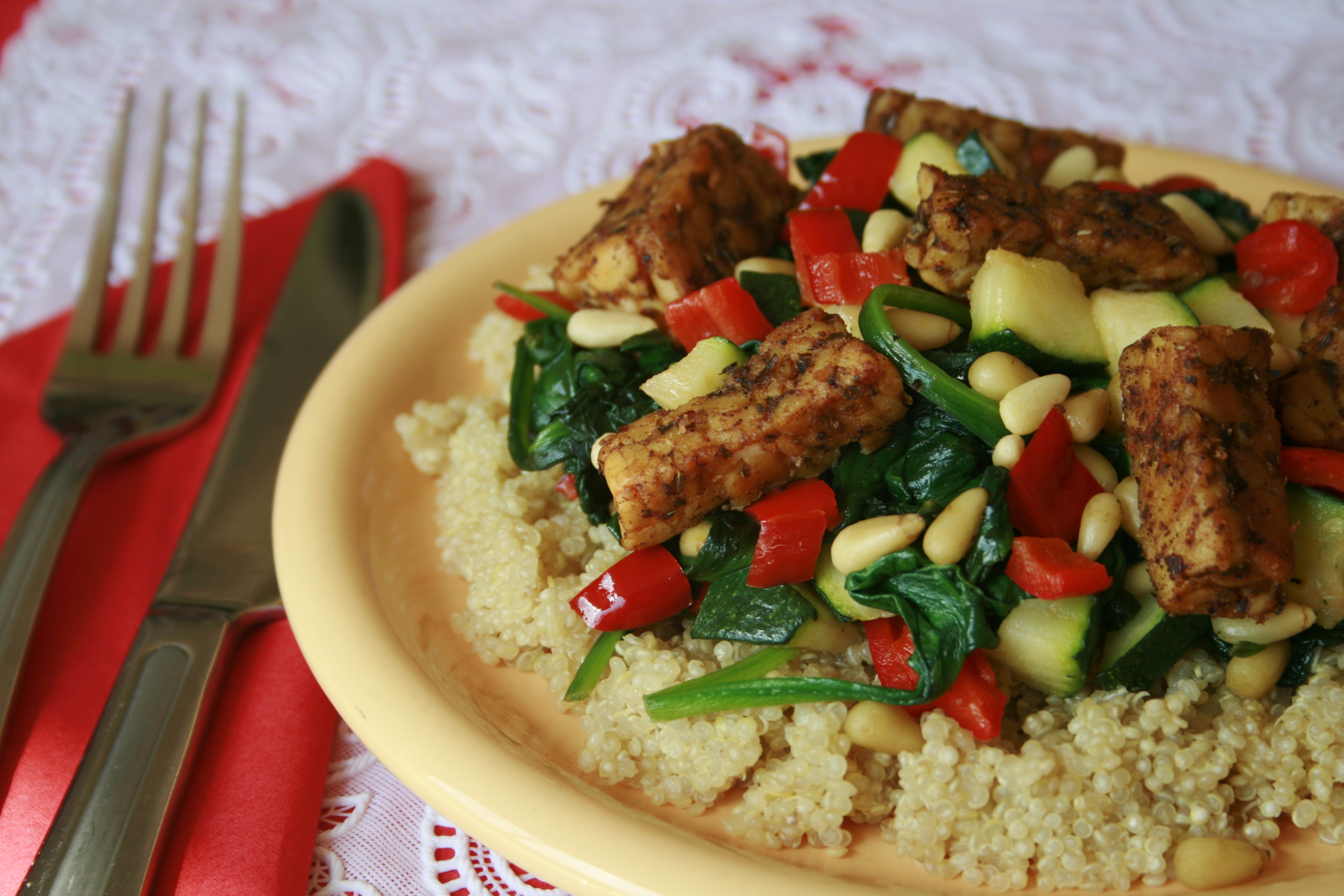 Quinoasalade met spinazie en puntpaprika