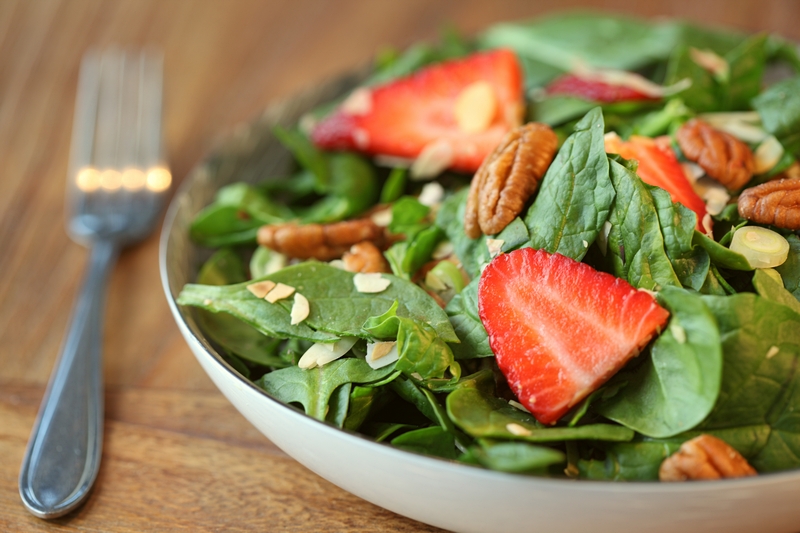 Aardbei-spinaziesalade