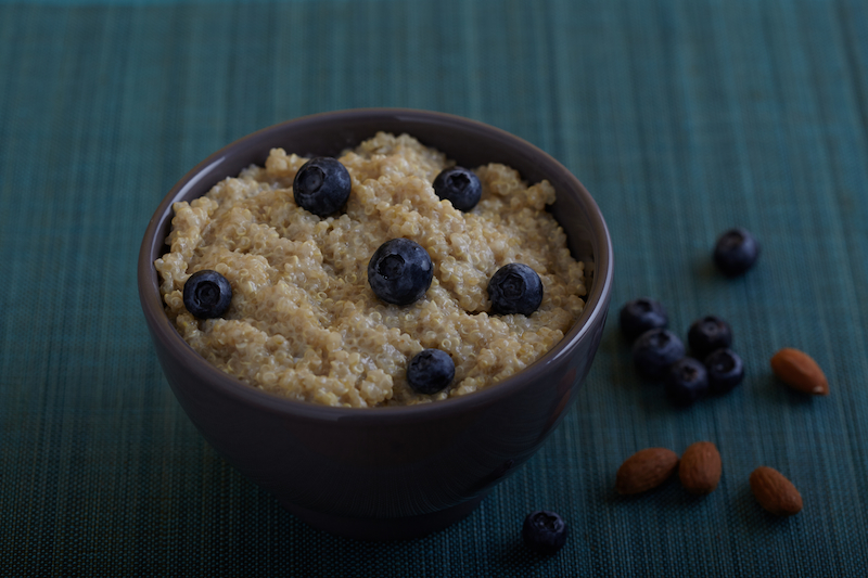 Quinoa-amandelpap met bosbessen