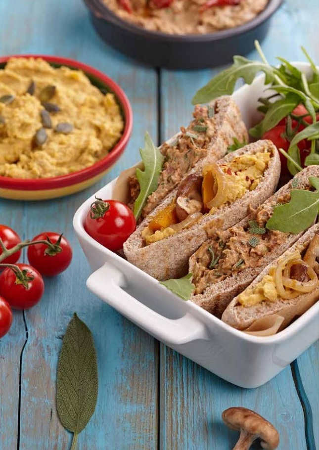 Pita met hummus van witte bonen