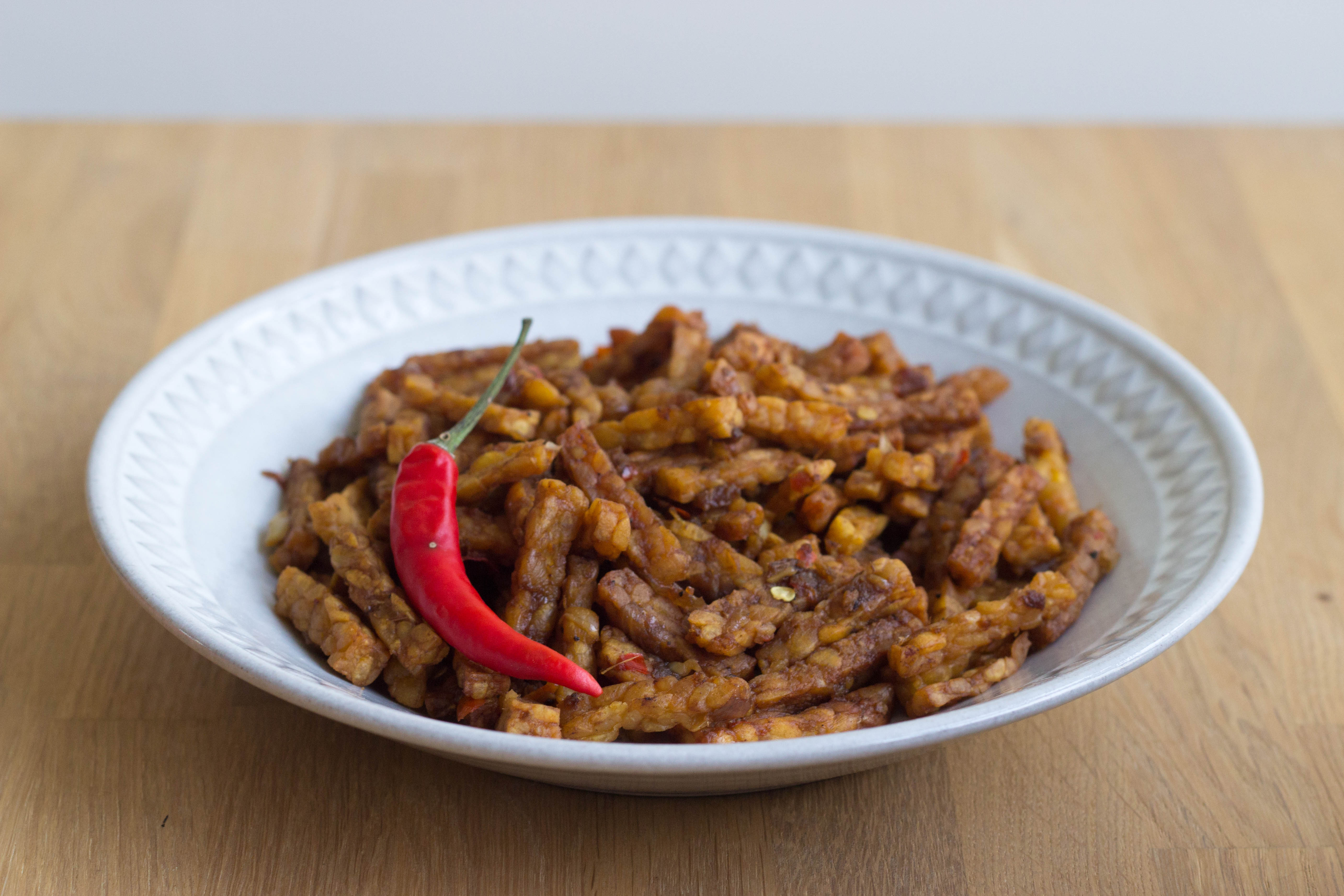 Sambal Goreng Tempeh Kering (pittige tempeh reepjes)