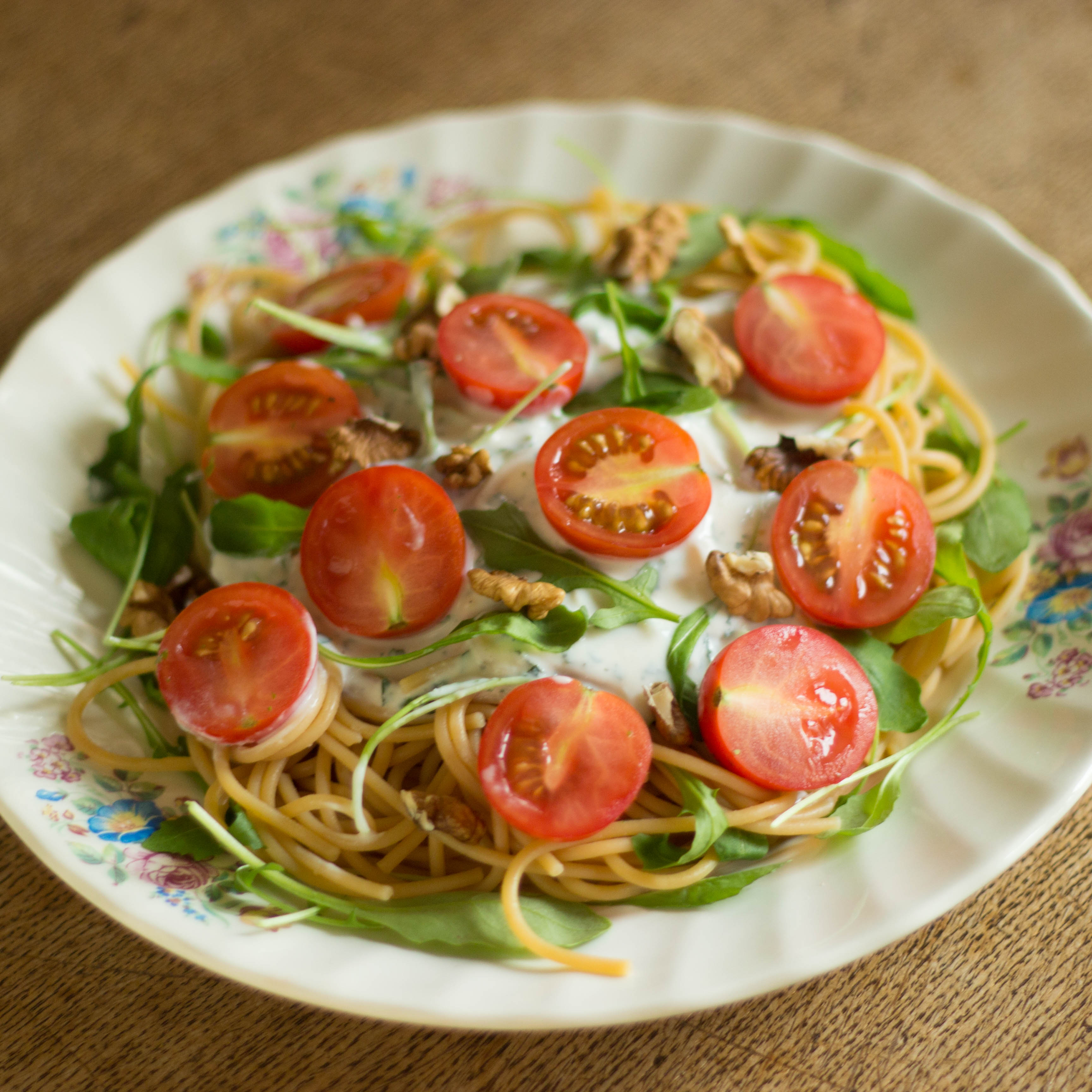 Pastasalade met yoghurtsaus