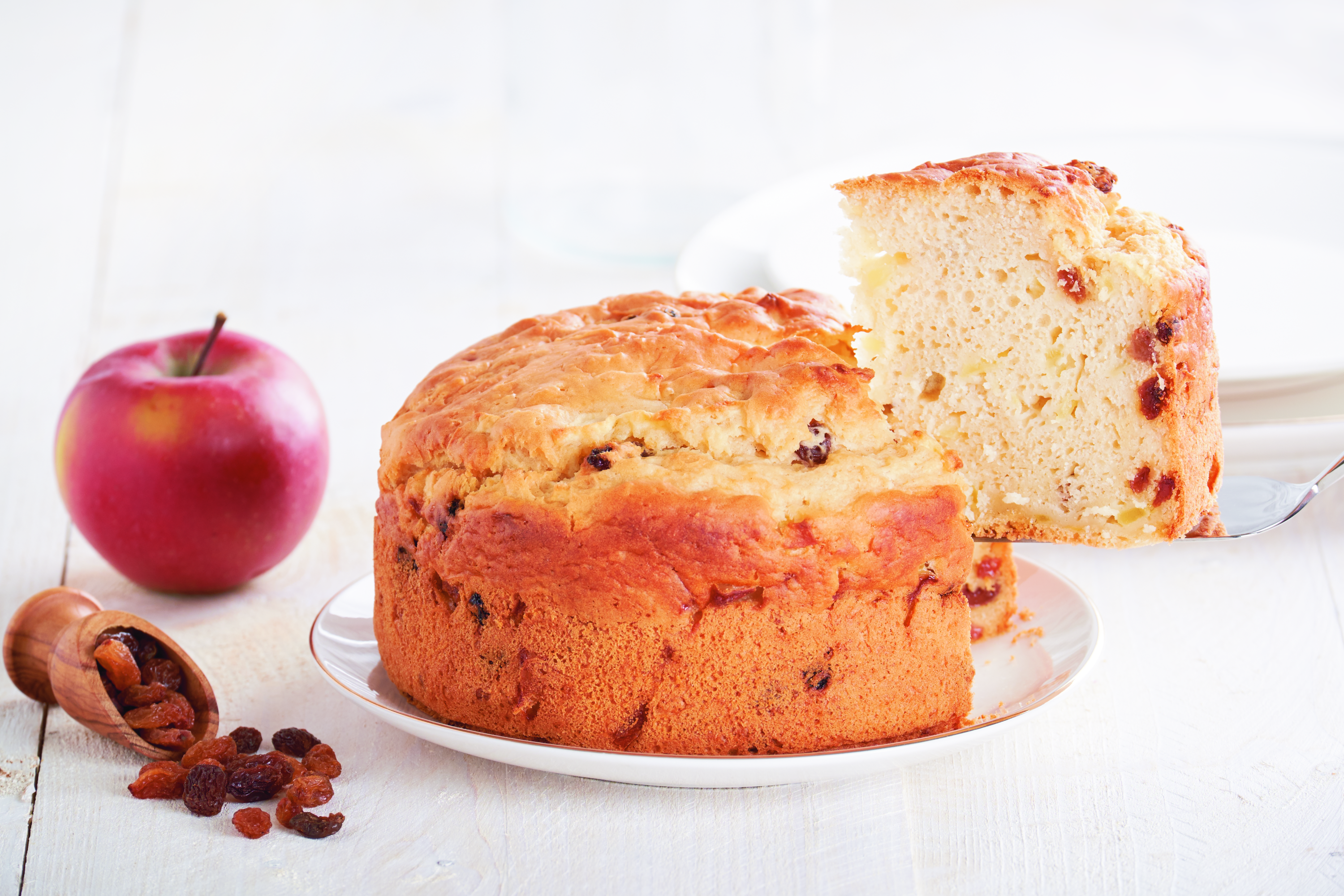 Yoghurtbol met appel en rozijnen