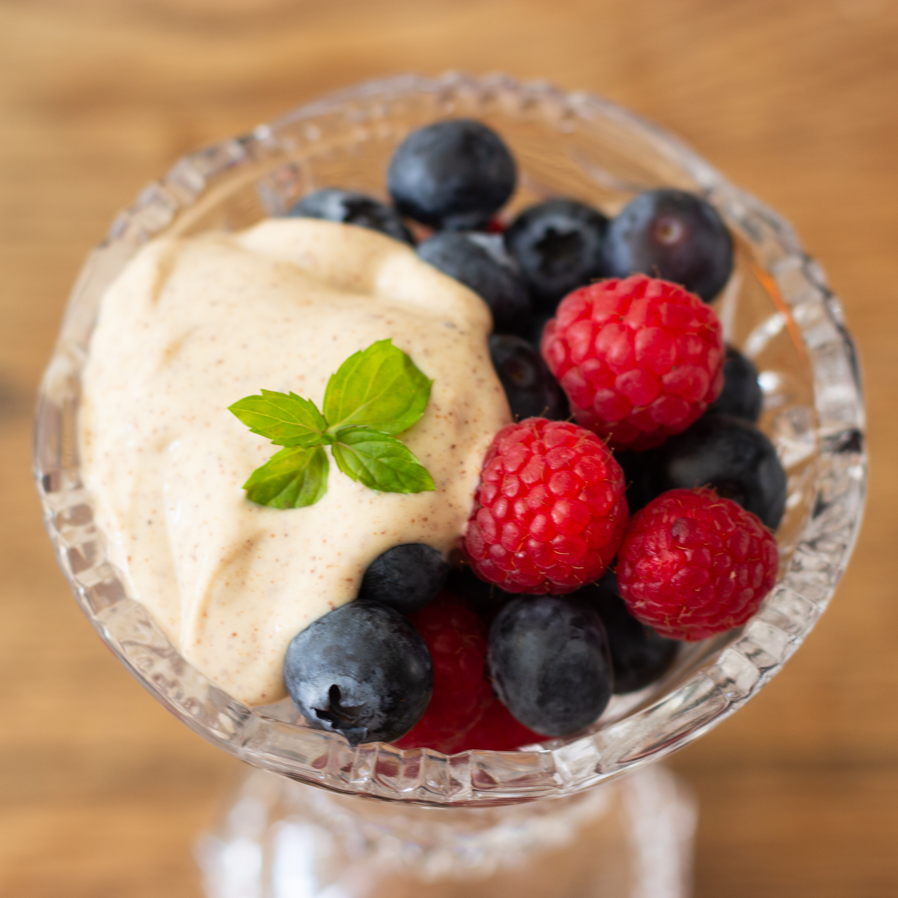 Seizoensfruit met notenroom