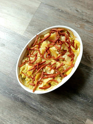 Bloemkoolovenschotel met vegan spekjes