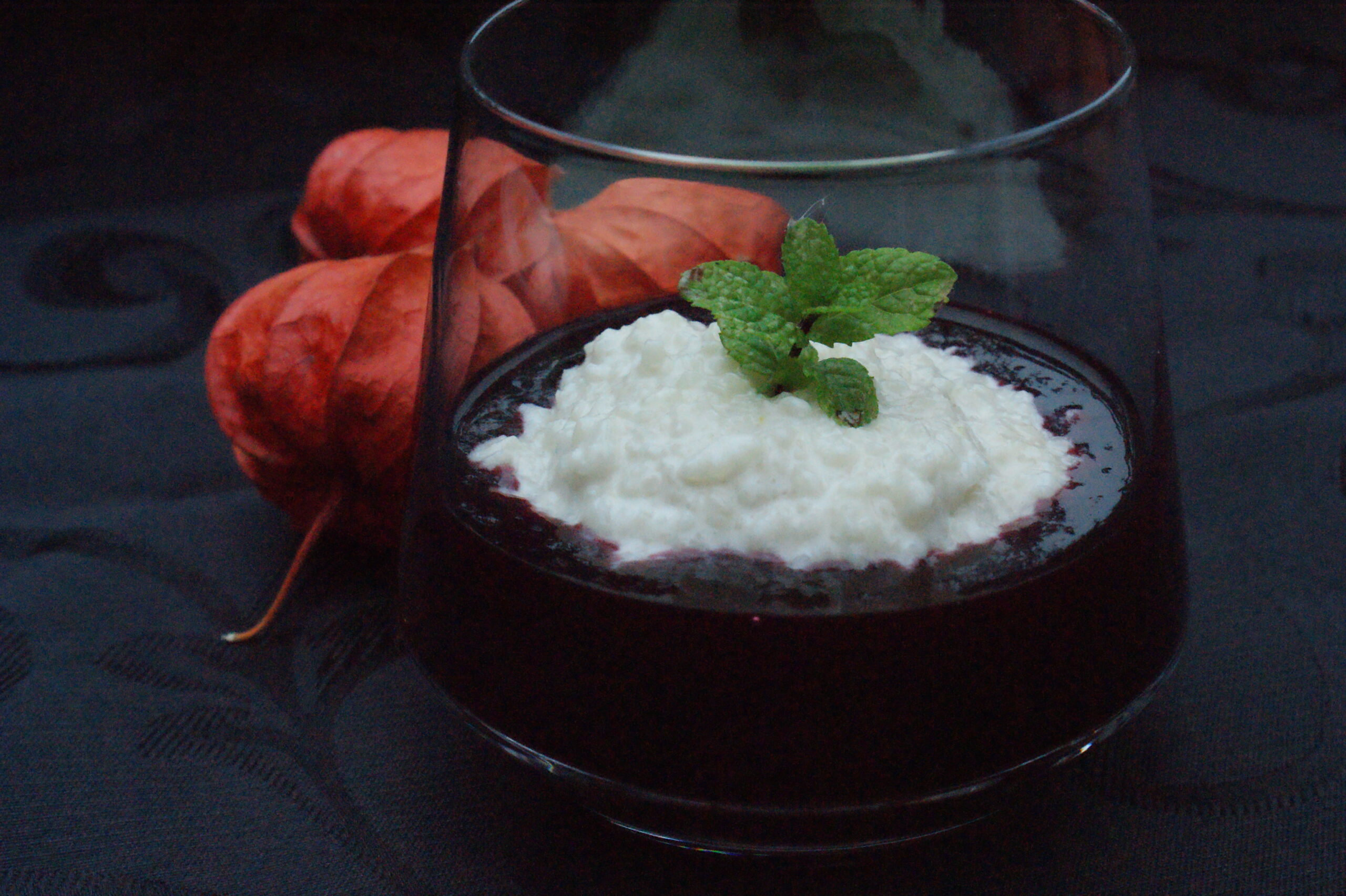 Rijstepudding met kersensaus