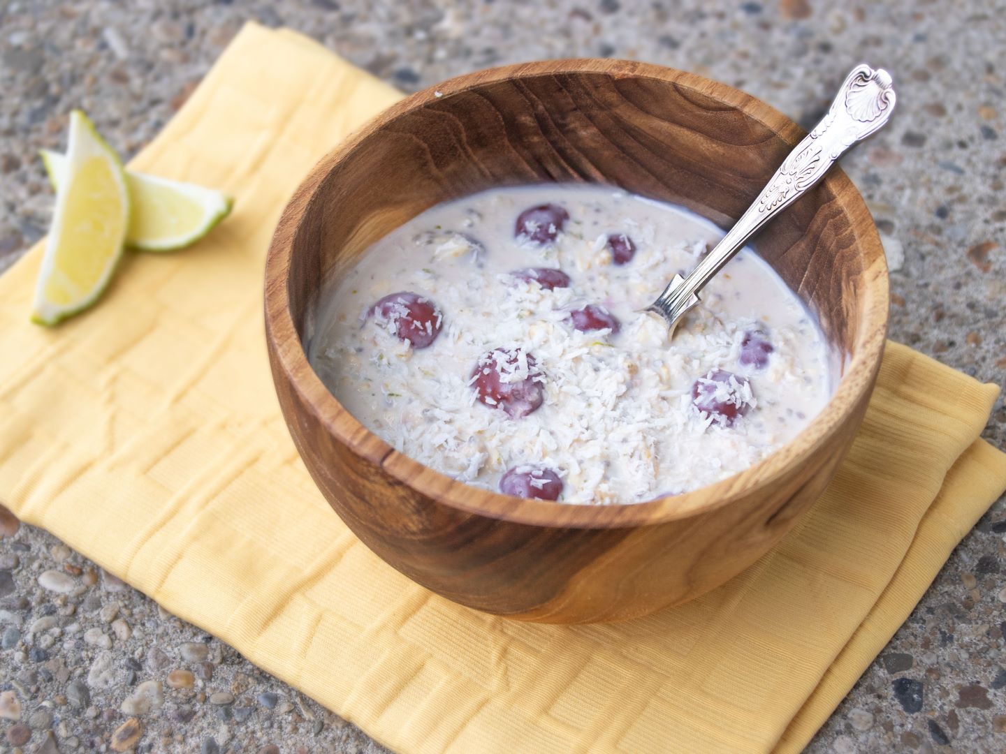 Overnight oats met limoen en kersen