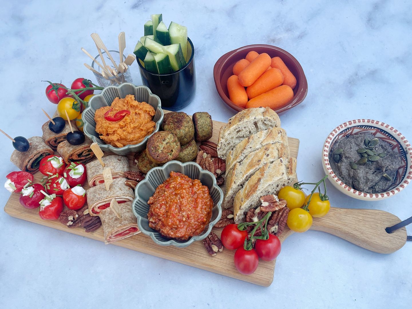 Kleurrijke vegan borrelplank