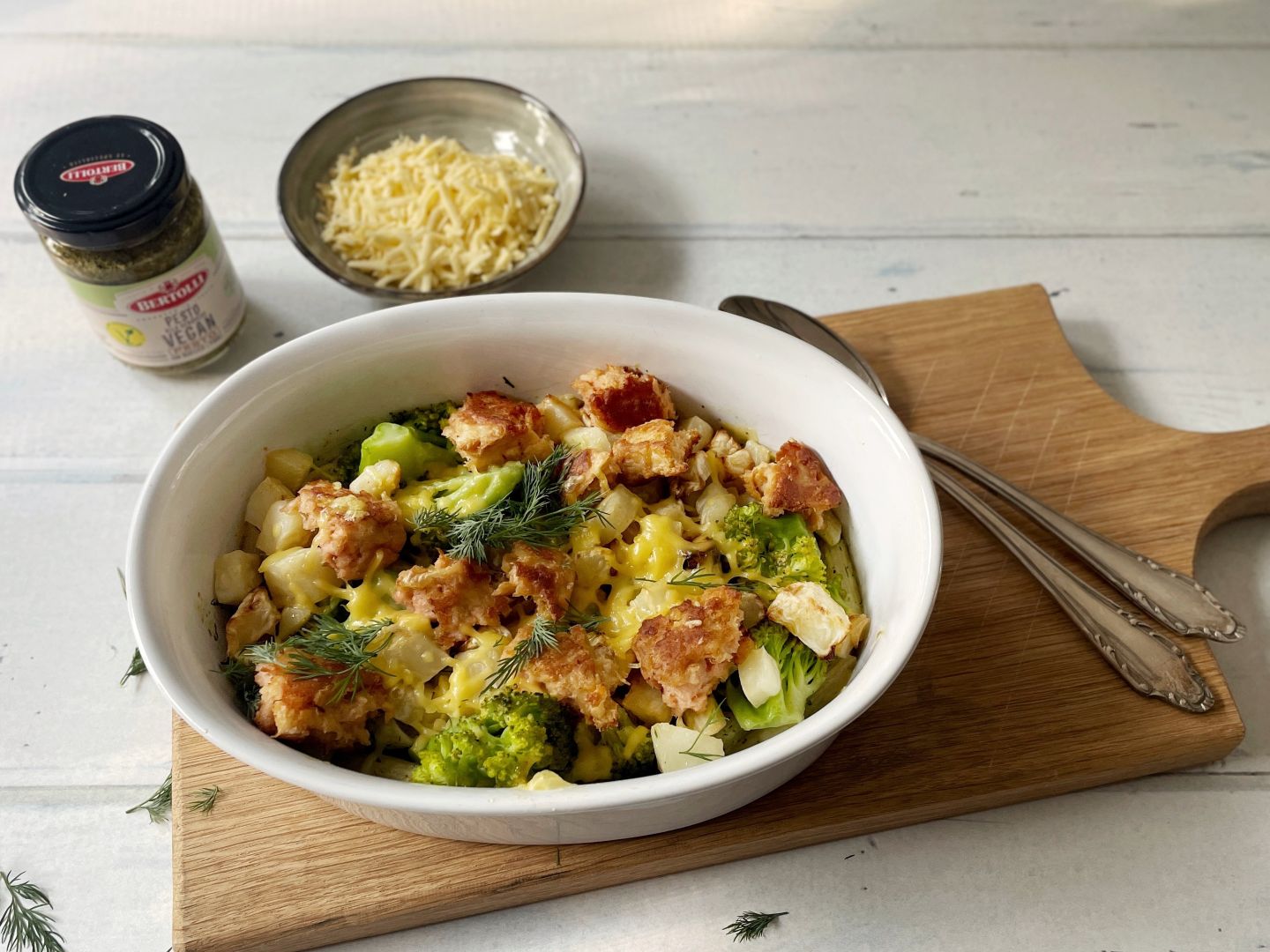 Pastaschotel met knolselderij, broccoli en vegan zalm